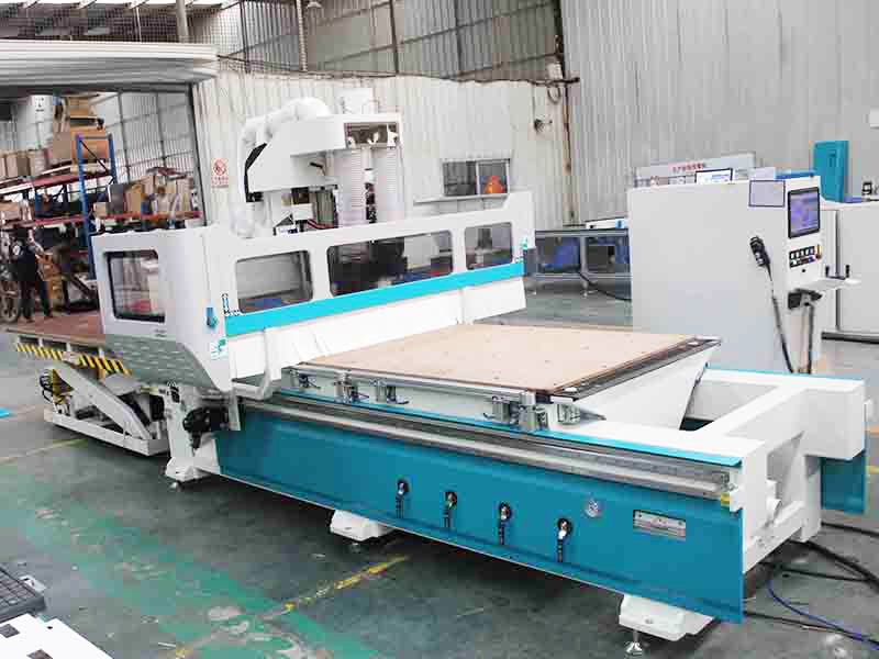 ATC wood CNC machine with nesting loading unloading system for cutting plate for cabinet making - 