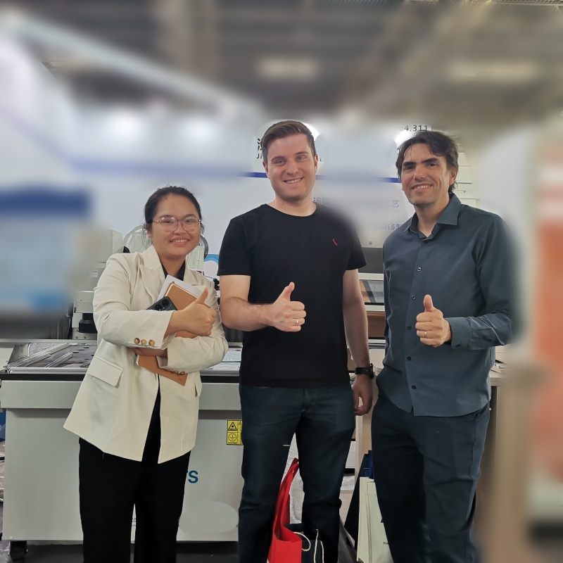 Laser Frosting Engraving Machine Shines At International Glass Exhibition, Favored By Overseas Customers3
